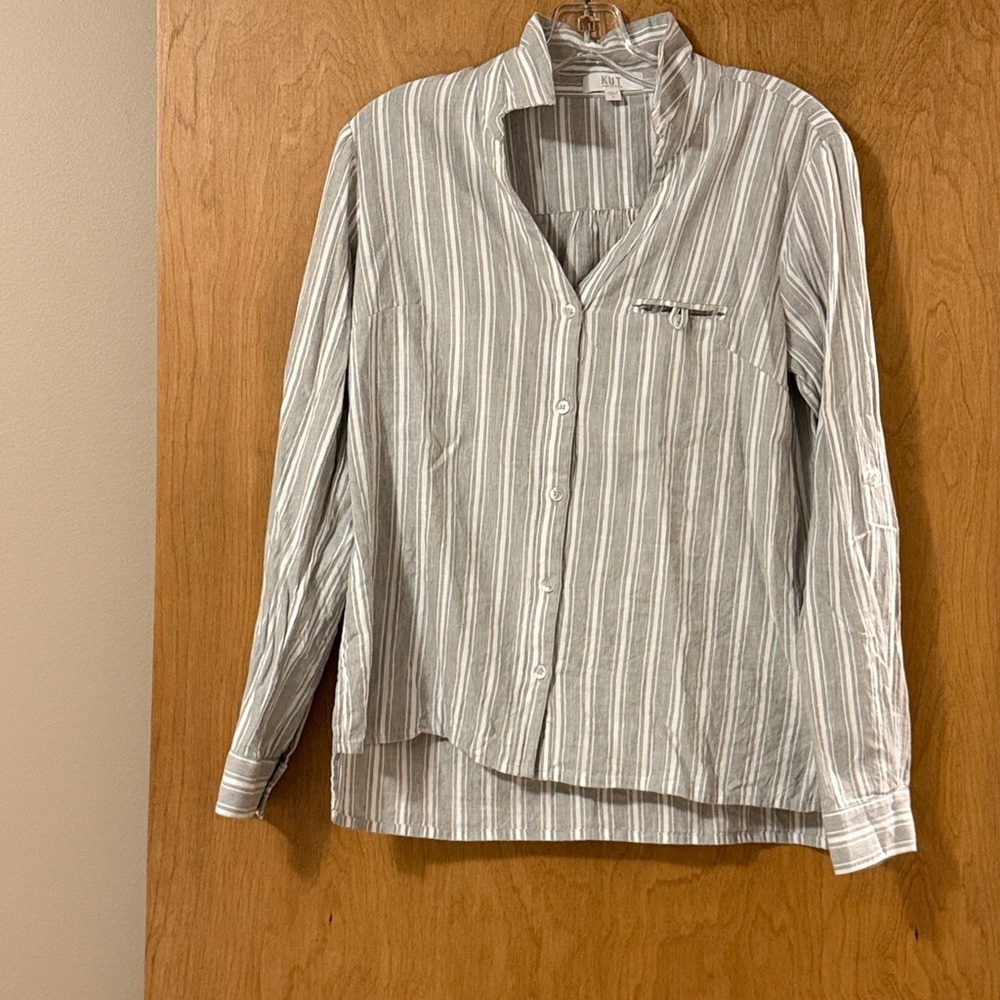 Kut from the Kloth Jasmine Roll Up Sleeve Blouse - Picture 2 of 9